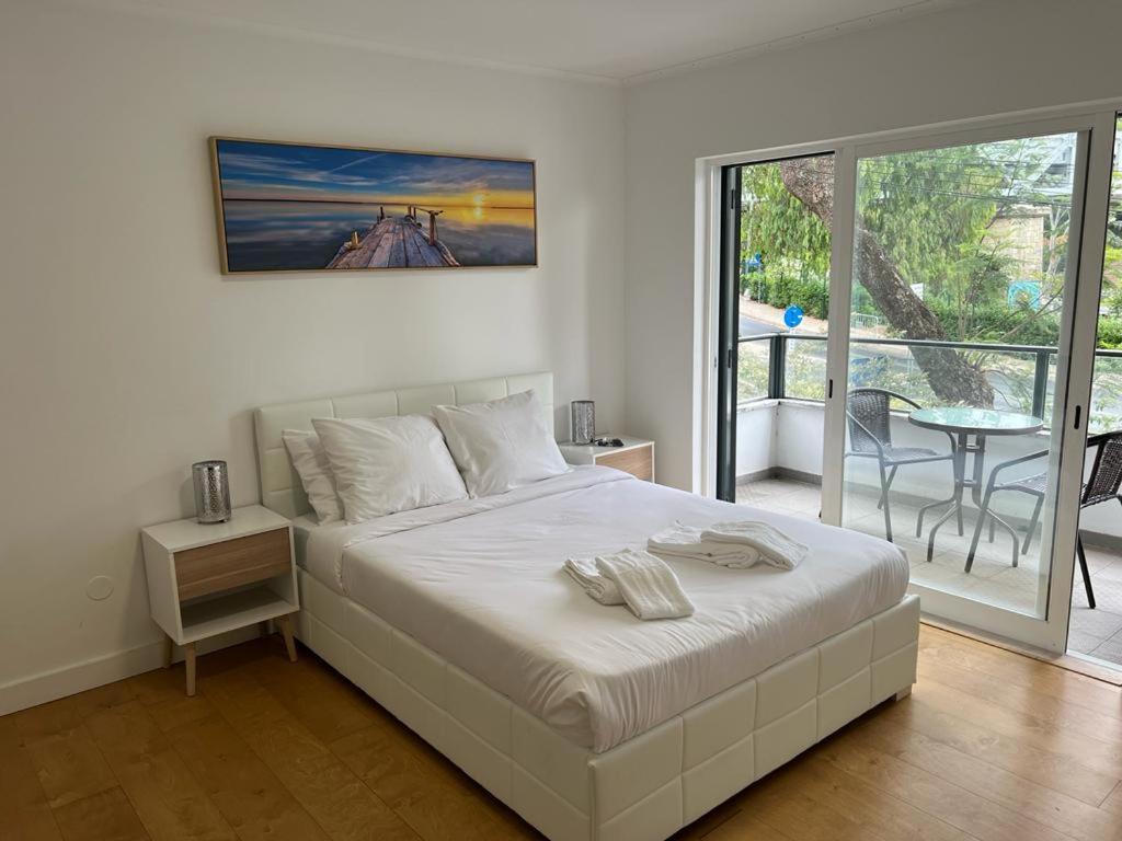 Oieras Beach Suite 2 - Large Double Room With En-Suite Bathroom And Balcony Оэйраш Экстерьер фото