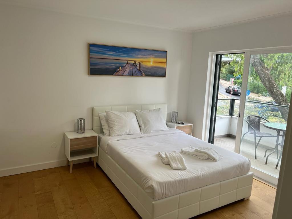Oieras Beach Suite 2 - Large Double Room With En-Suite Bathroom And Balcony Оэйраш Экстерьер фото